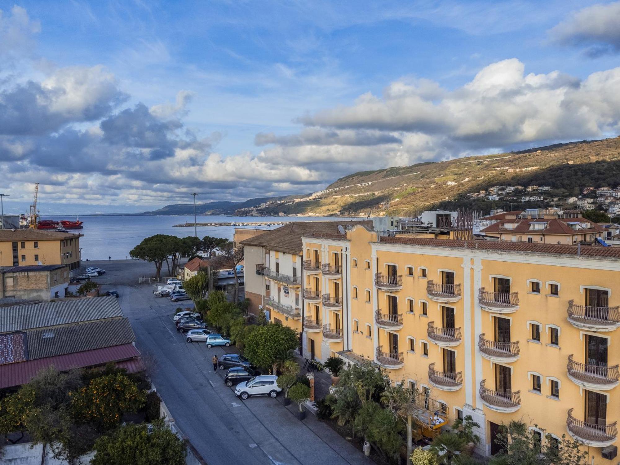 Hotel Cala Del Porto Vibo Valentia Marina Buitenkant foto