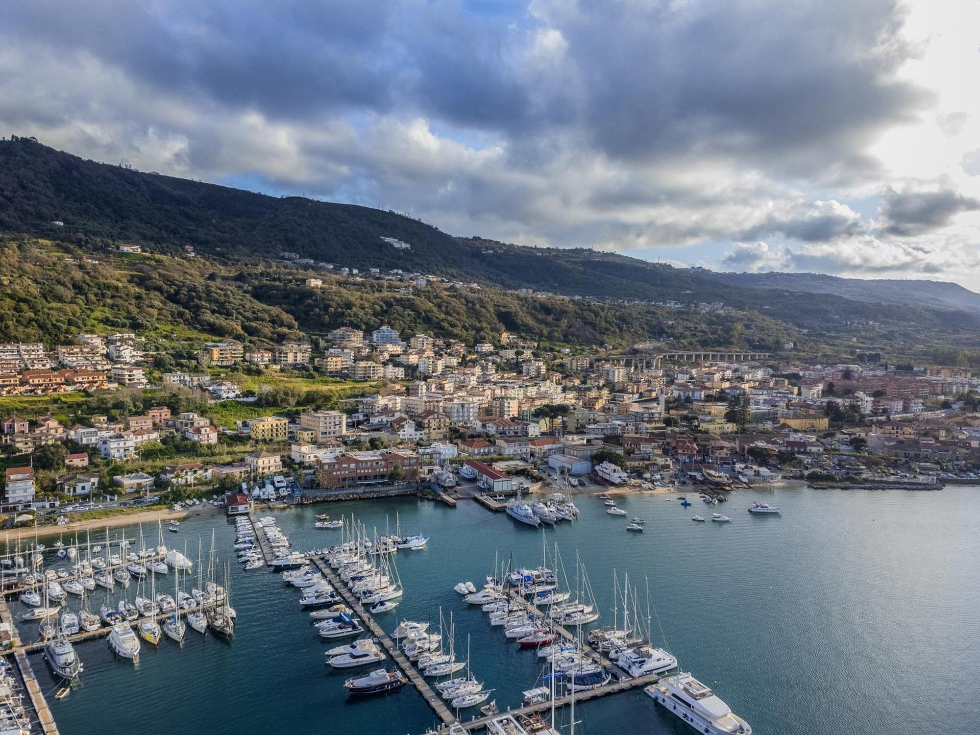 Hotel Cala Del Porto Vibo Valentia Marina Buitenkant foto