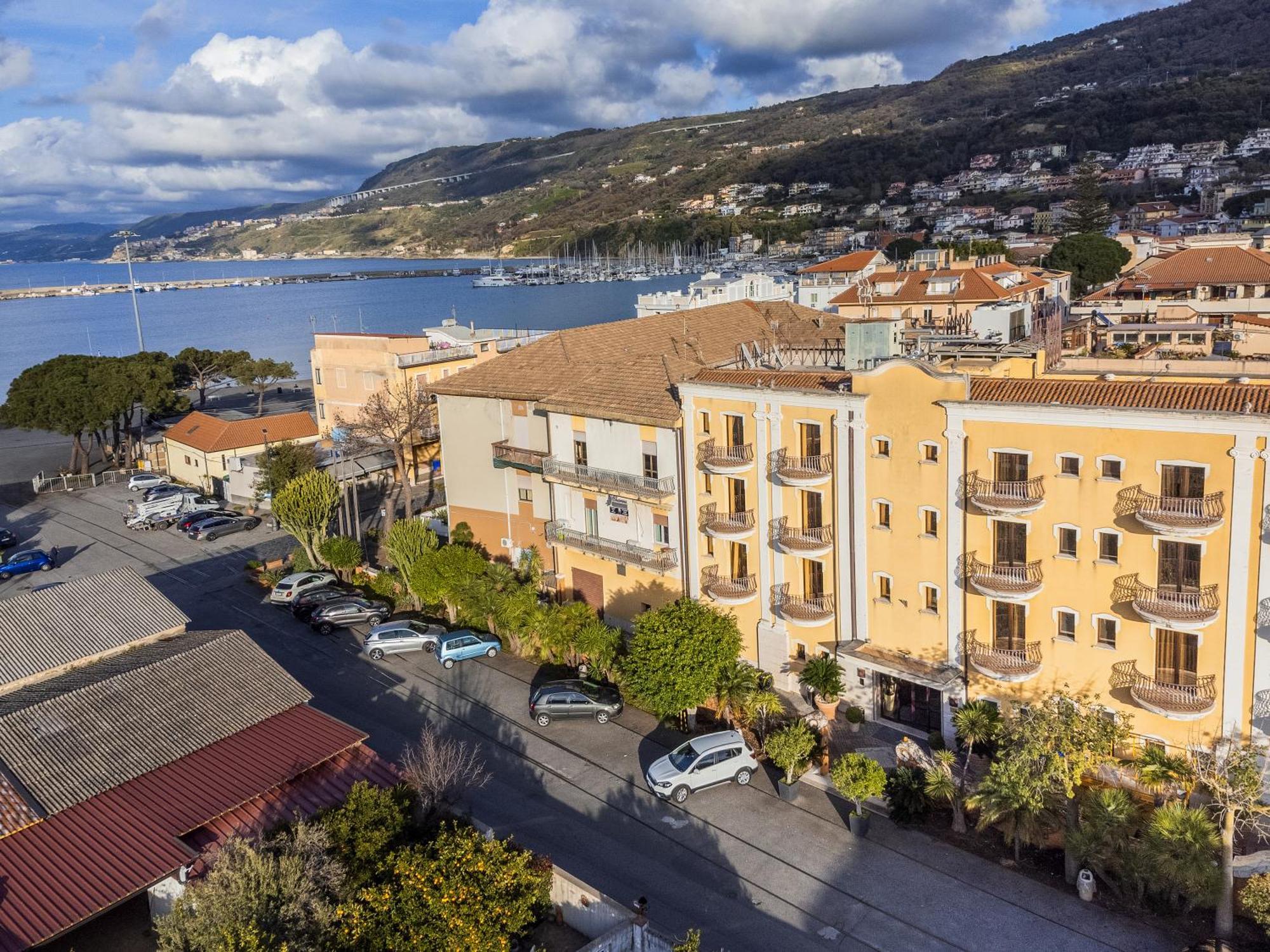 Hotel Cala Del Porto Vibo Valentia Marina Buitenkant foto